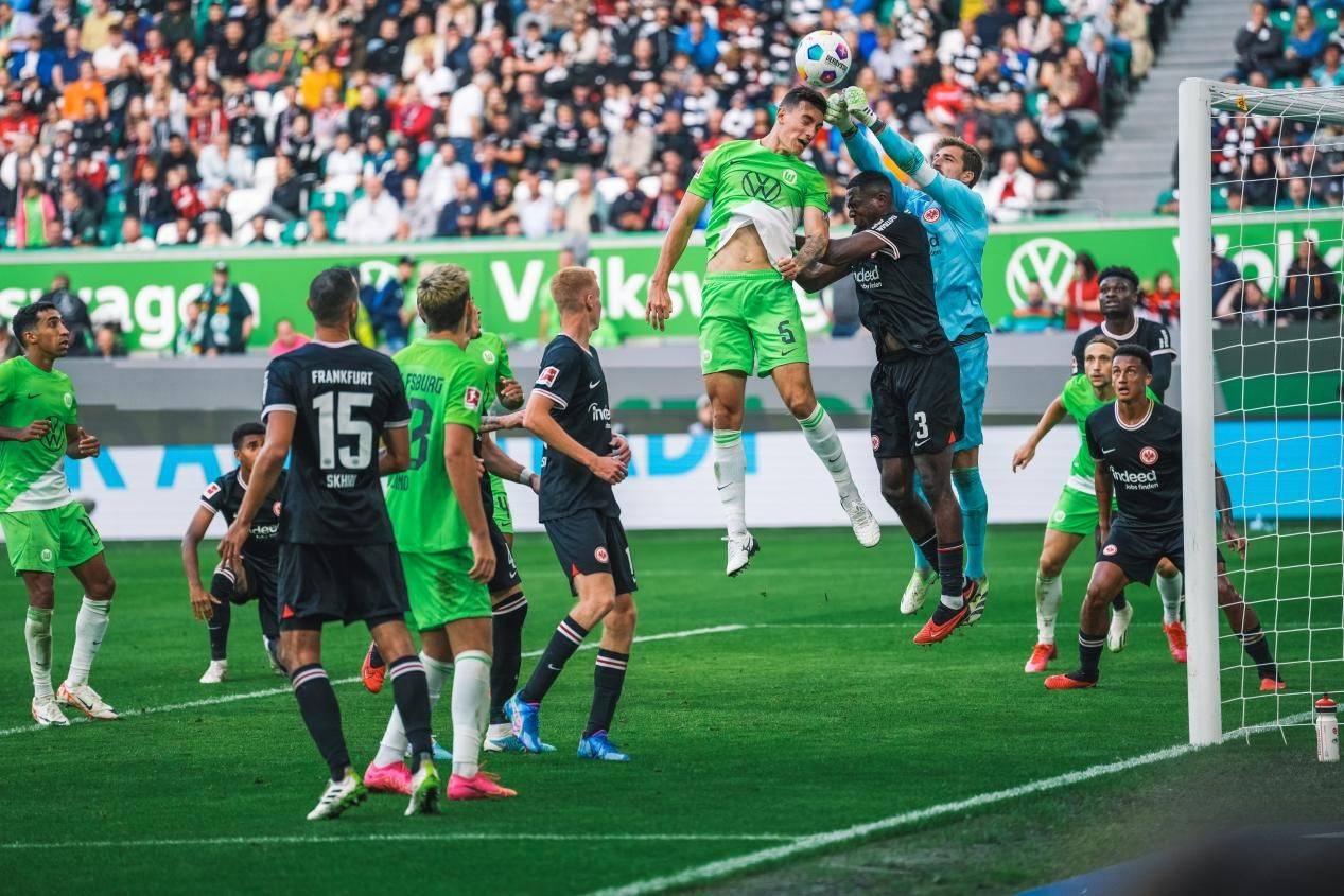 乐鱼app-沃尔夫斯堡主场遭遇失利,战绩趋于下滑的简单介绍