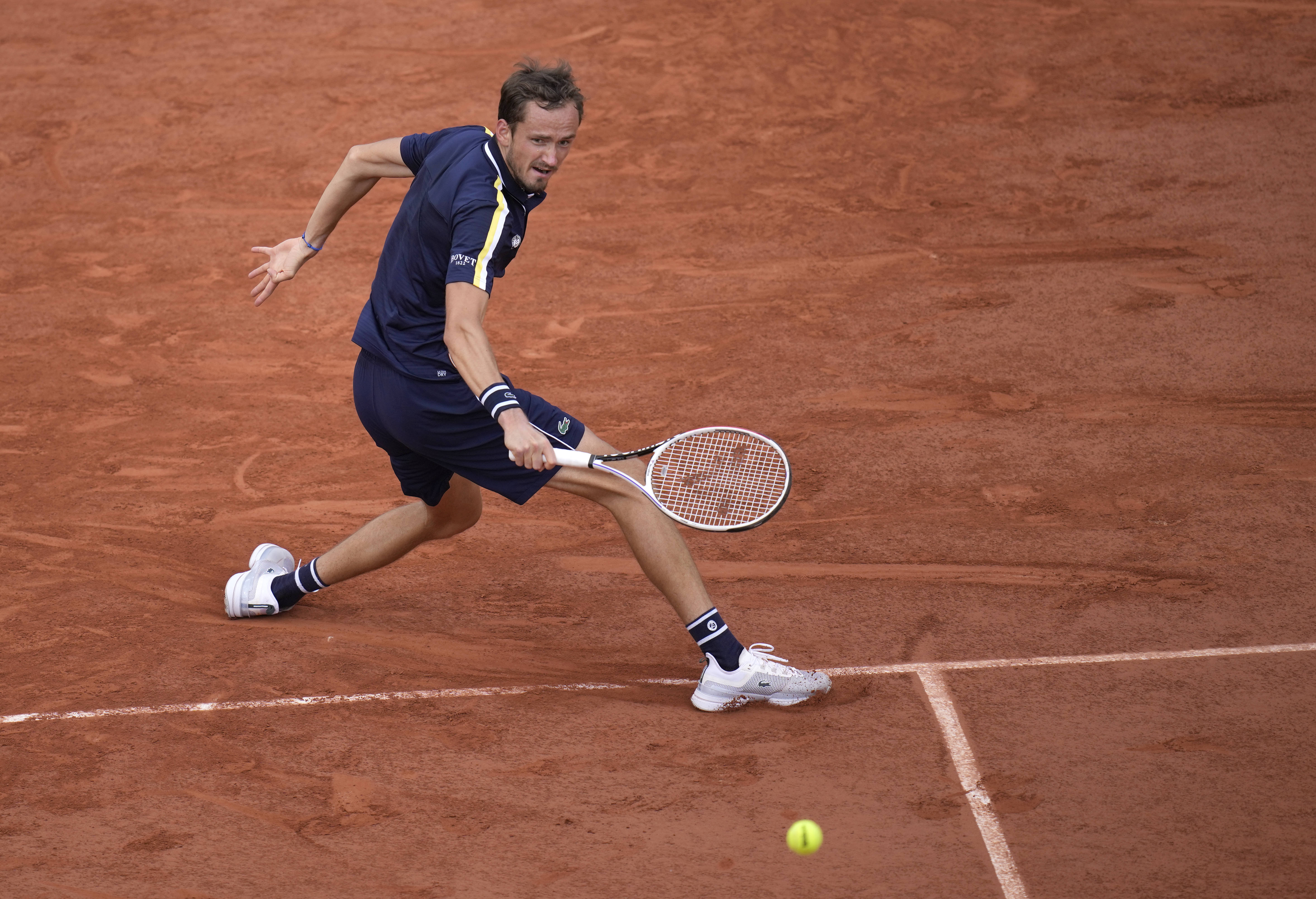 乐鱼app-法国网球队险胜西班牙网球队，梅德韦杰夫关键制胜的简单介绍