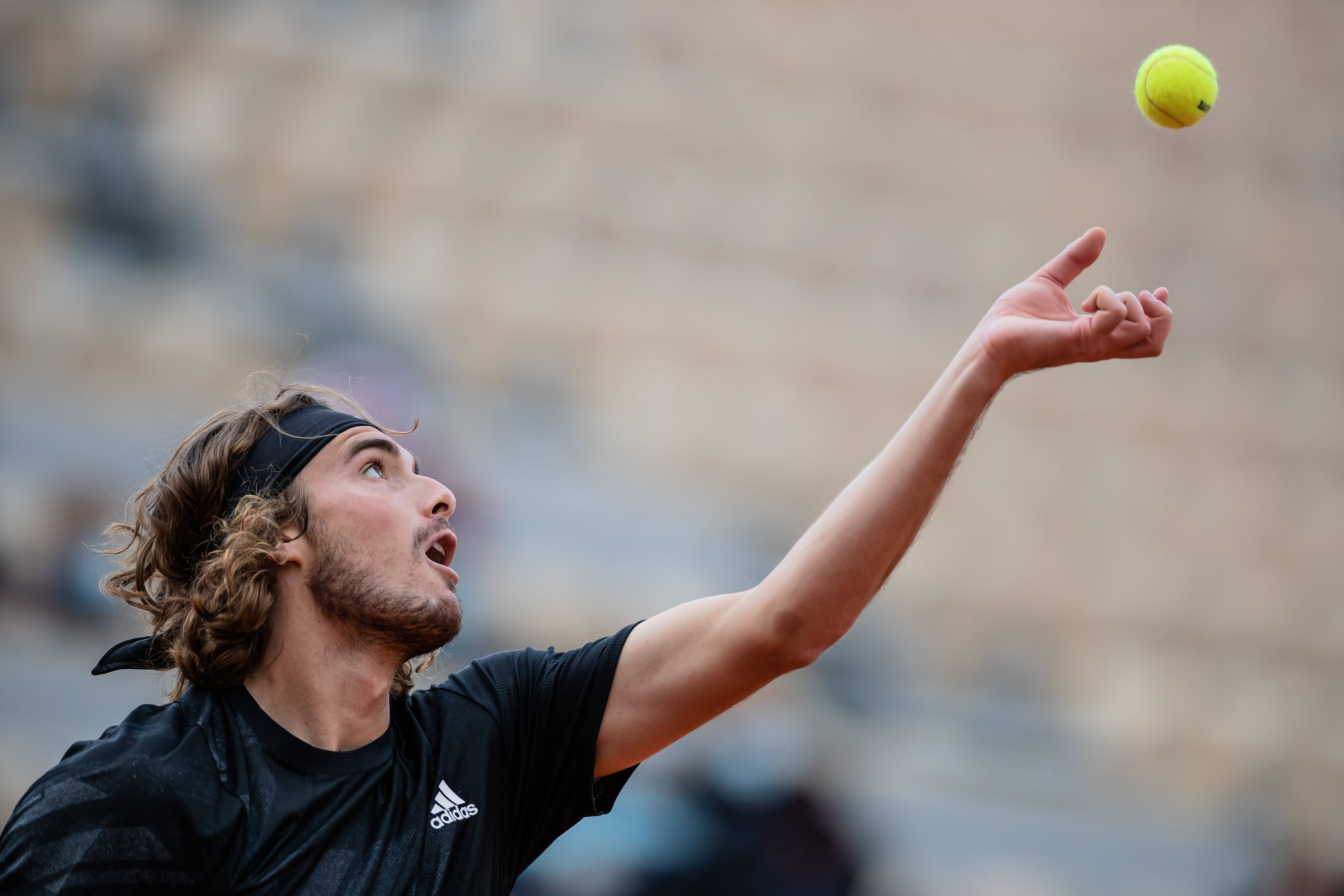 乐鱼app-包含澳大利亚网球队完胜意大利网球队，西西帕斯绝境逆转的词条